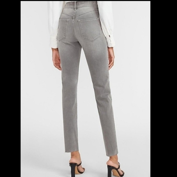 ⭐️ EXPRESS SUPER HIGH WAISTED JEANS - Picture 3 of 9